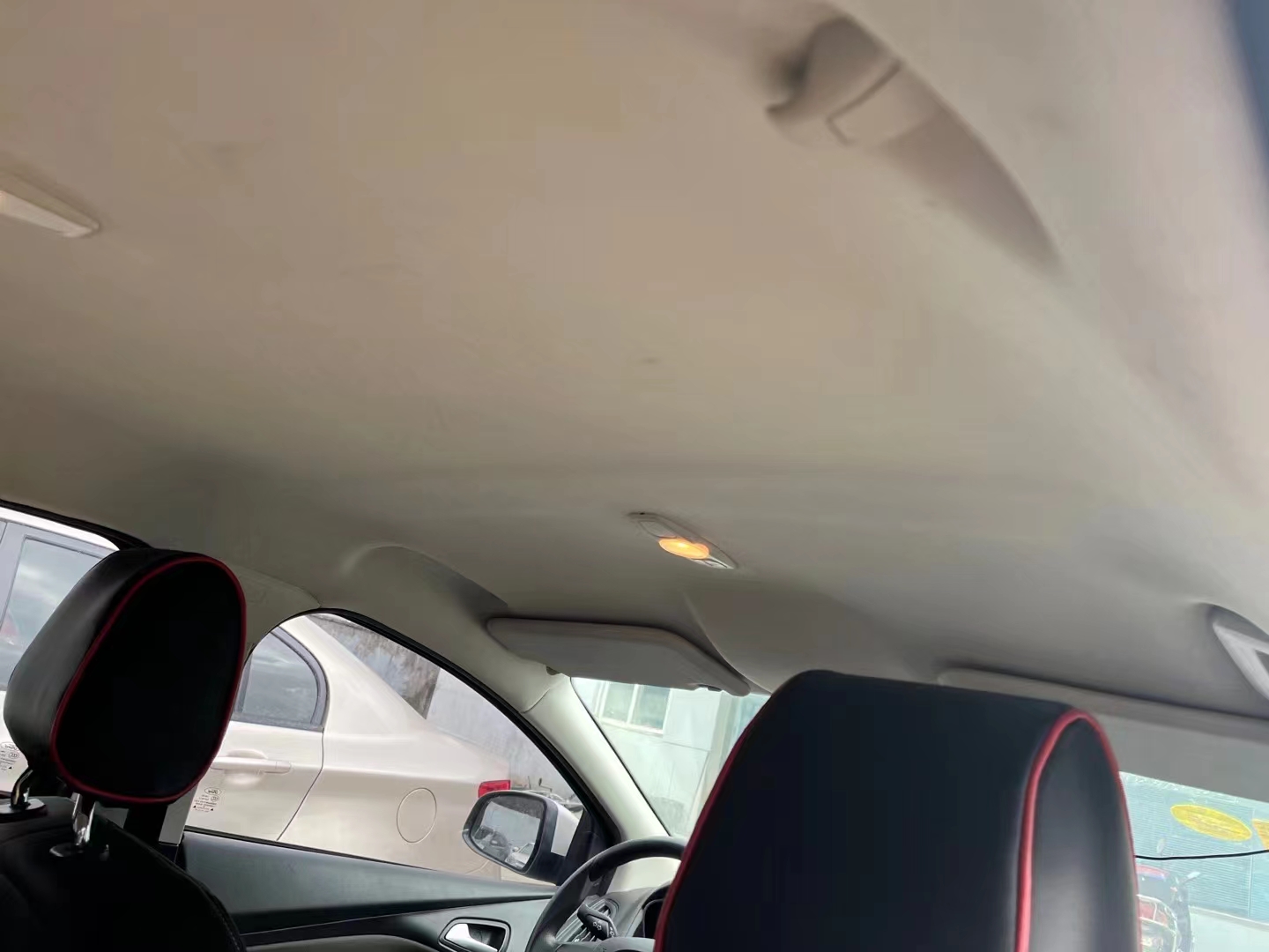 2012款福特福克斯两厢1.6L 手动 舒适版