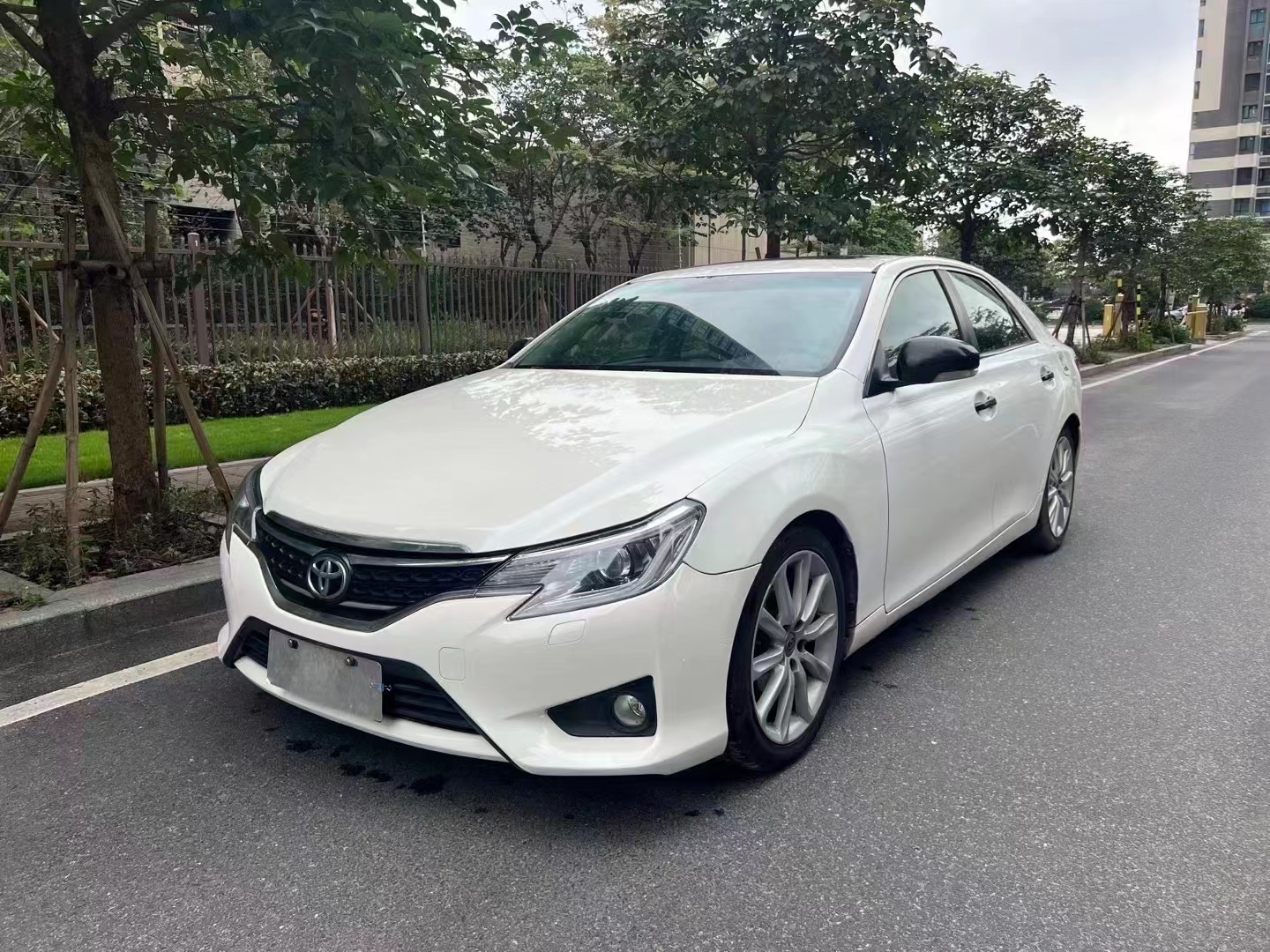 2013款丰田锐志2.5V 尚锐版