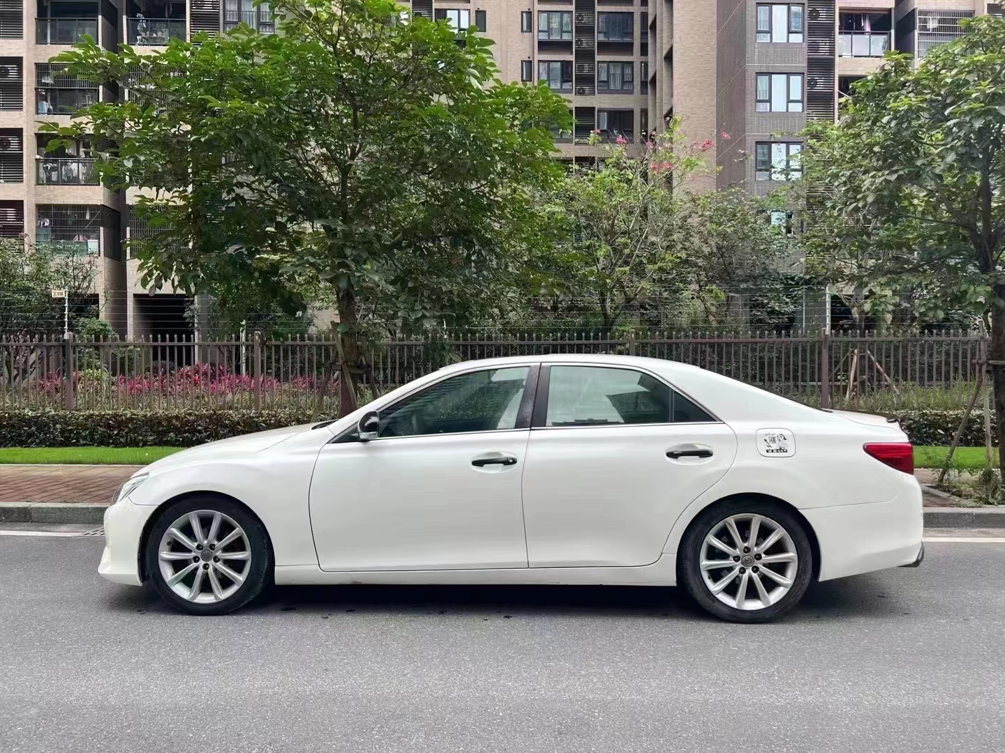 2013款丰田锐志2.5V 尚锐版