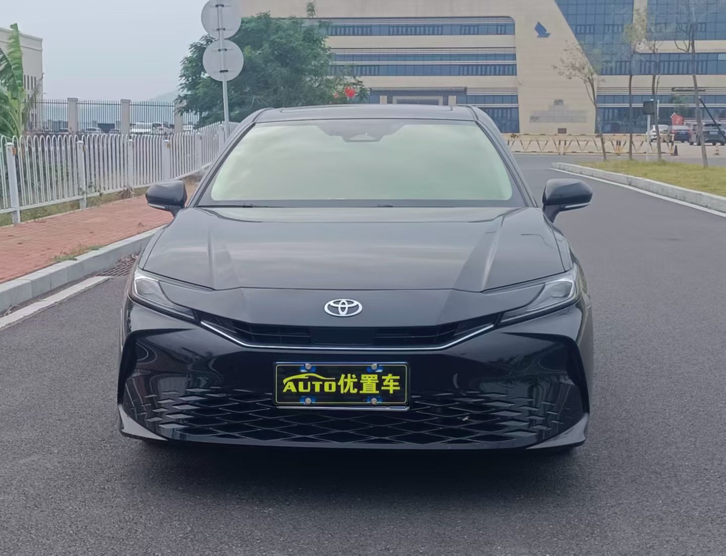 2024款凯美瑞双擎2.0HGVP 豪华版