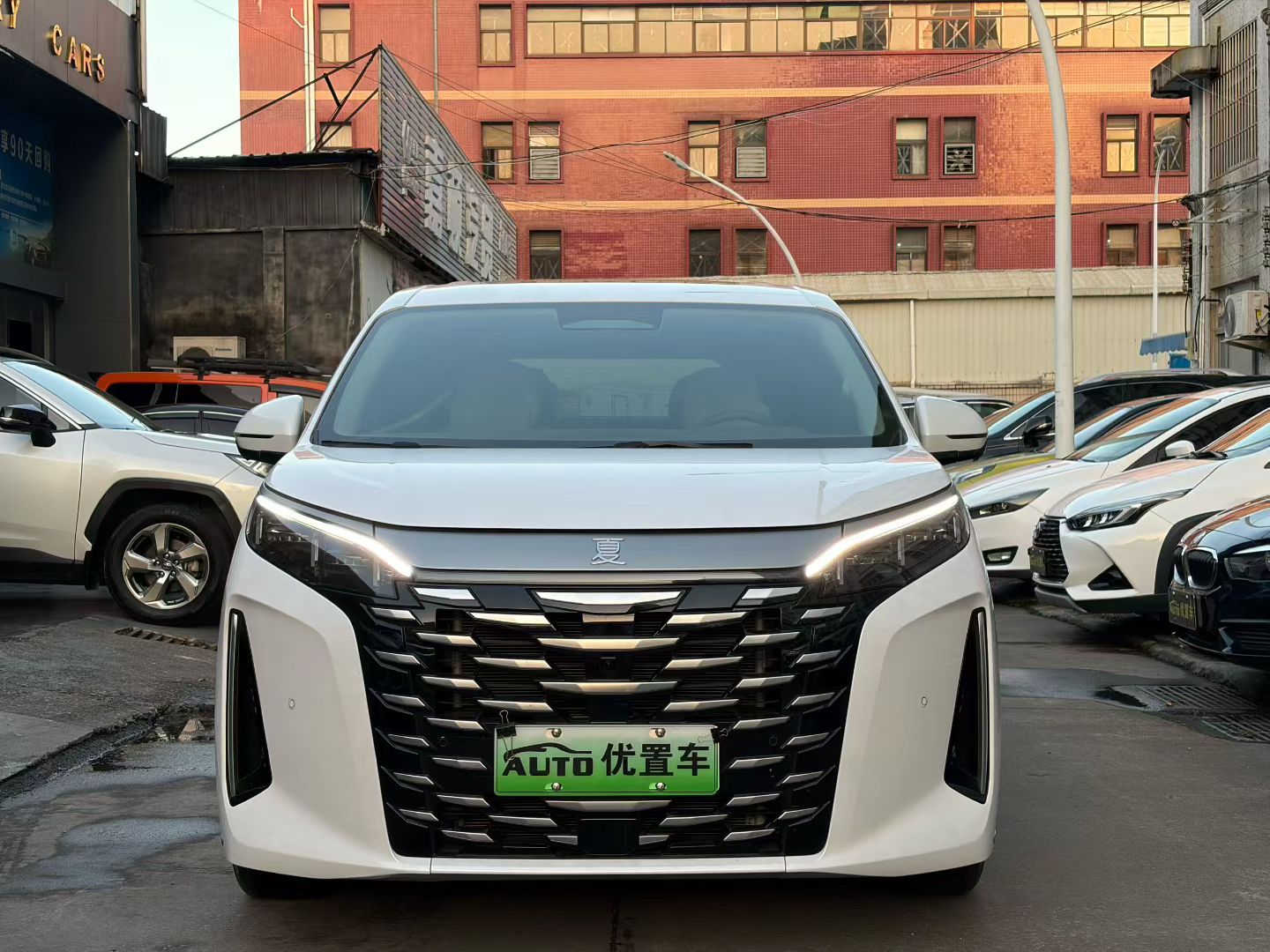 2025款比亚迪夏DM-i 1.5T180Km超越型