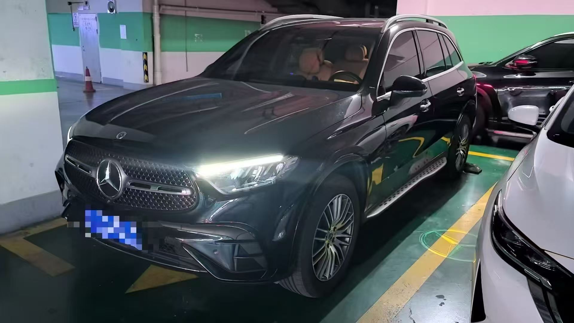 2023款奔驰GLC300L七座动感型