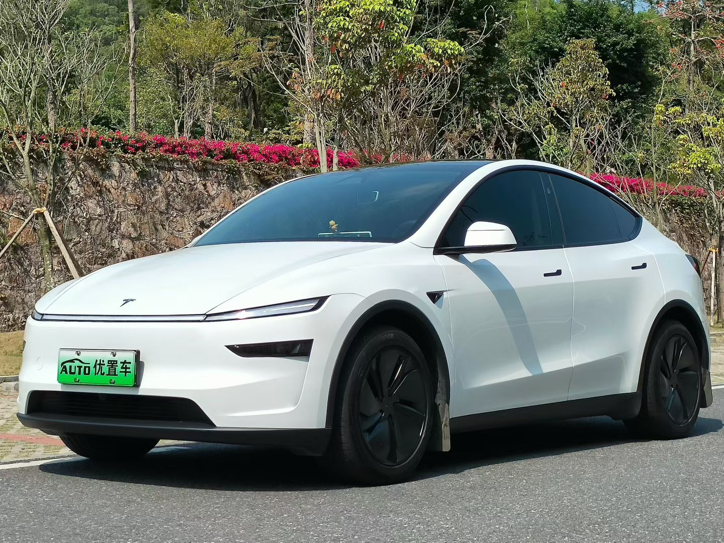 2025款特斯拉Model Y长续航全轮驱动首发版