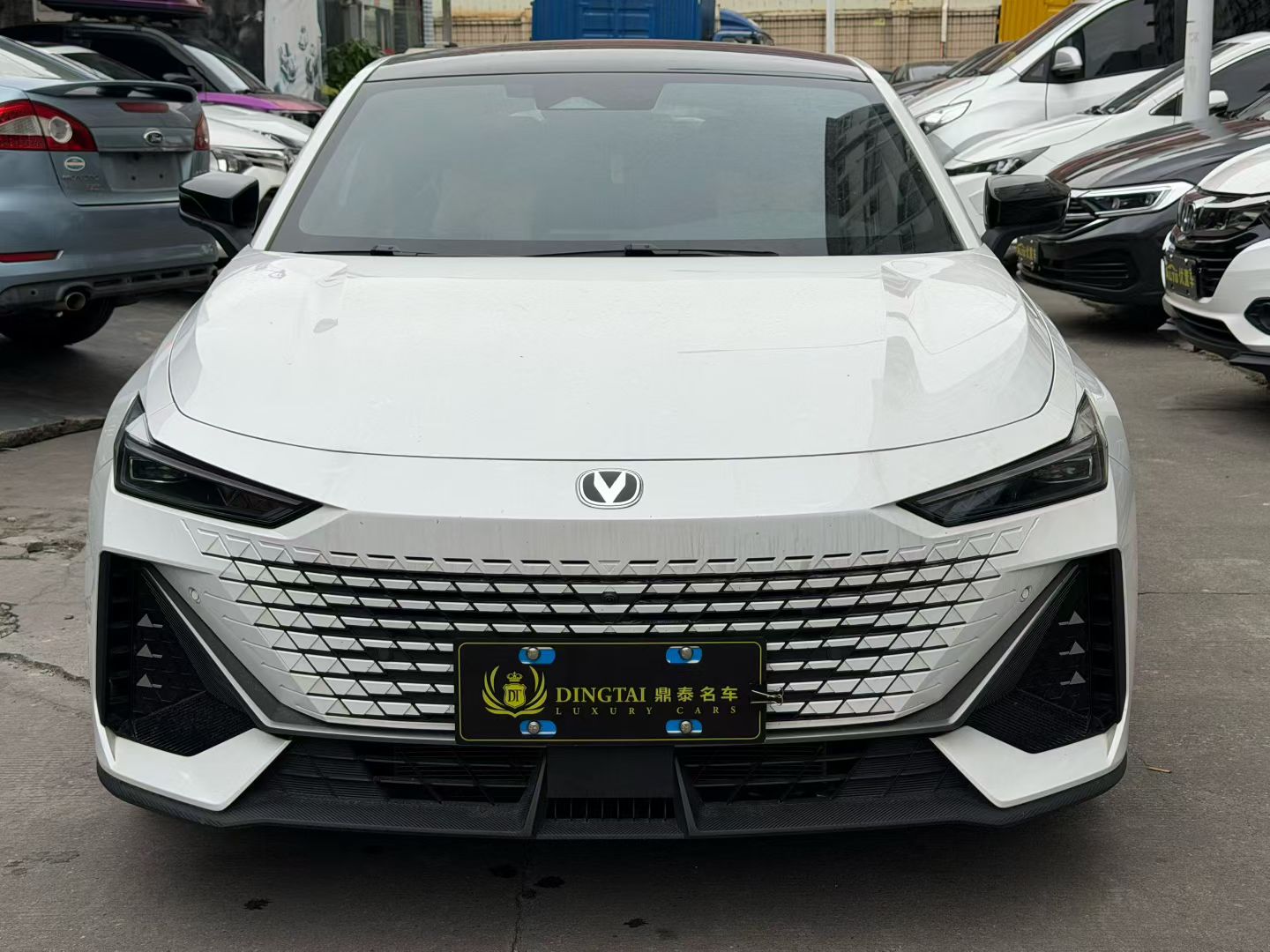 2023款长安UNI-V 1.5T尊贵型