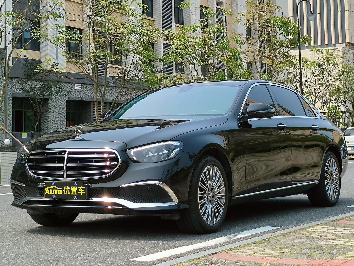 2023款奔驰E级 E300L 时尚型