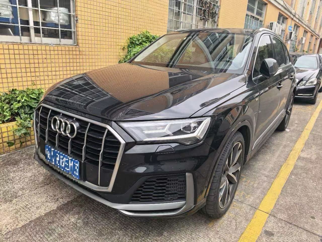2023款奥迪Q7 55TFSIquattroSline运动型