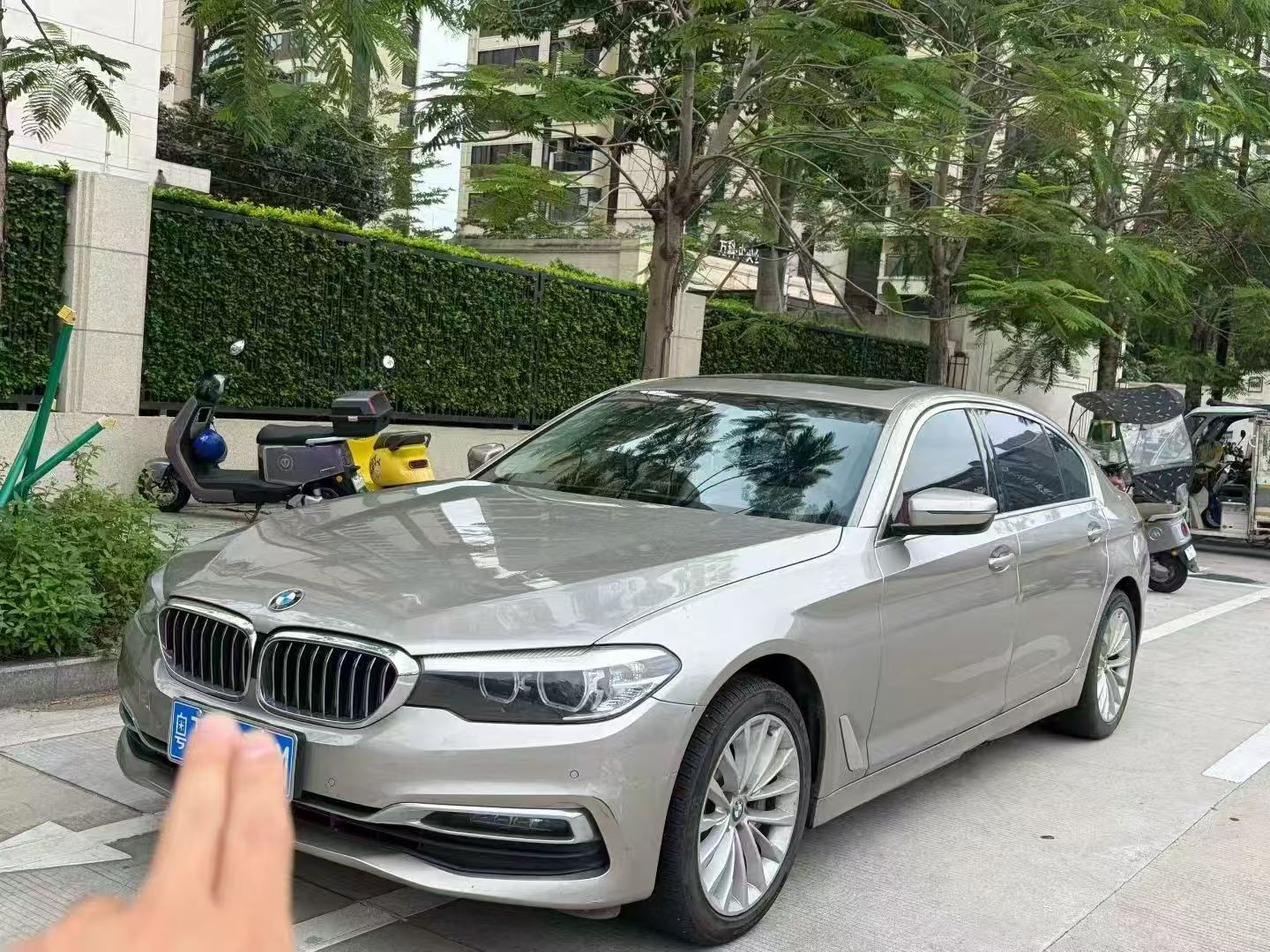 2019款宝马5系530Li领先型豪华套装