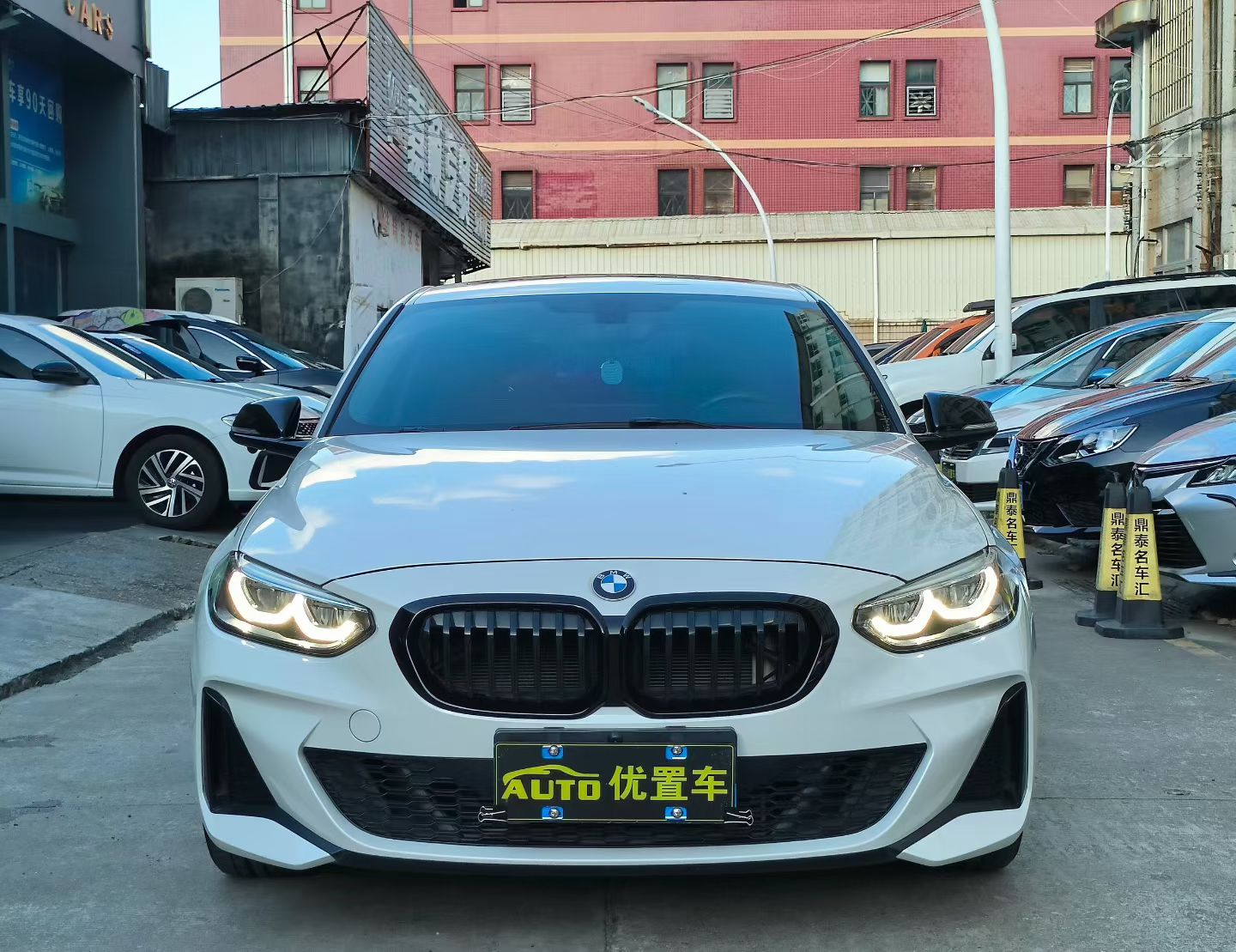 2023款宝马125i M运动耀夜版
