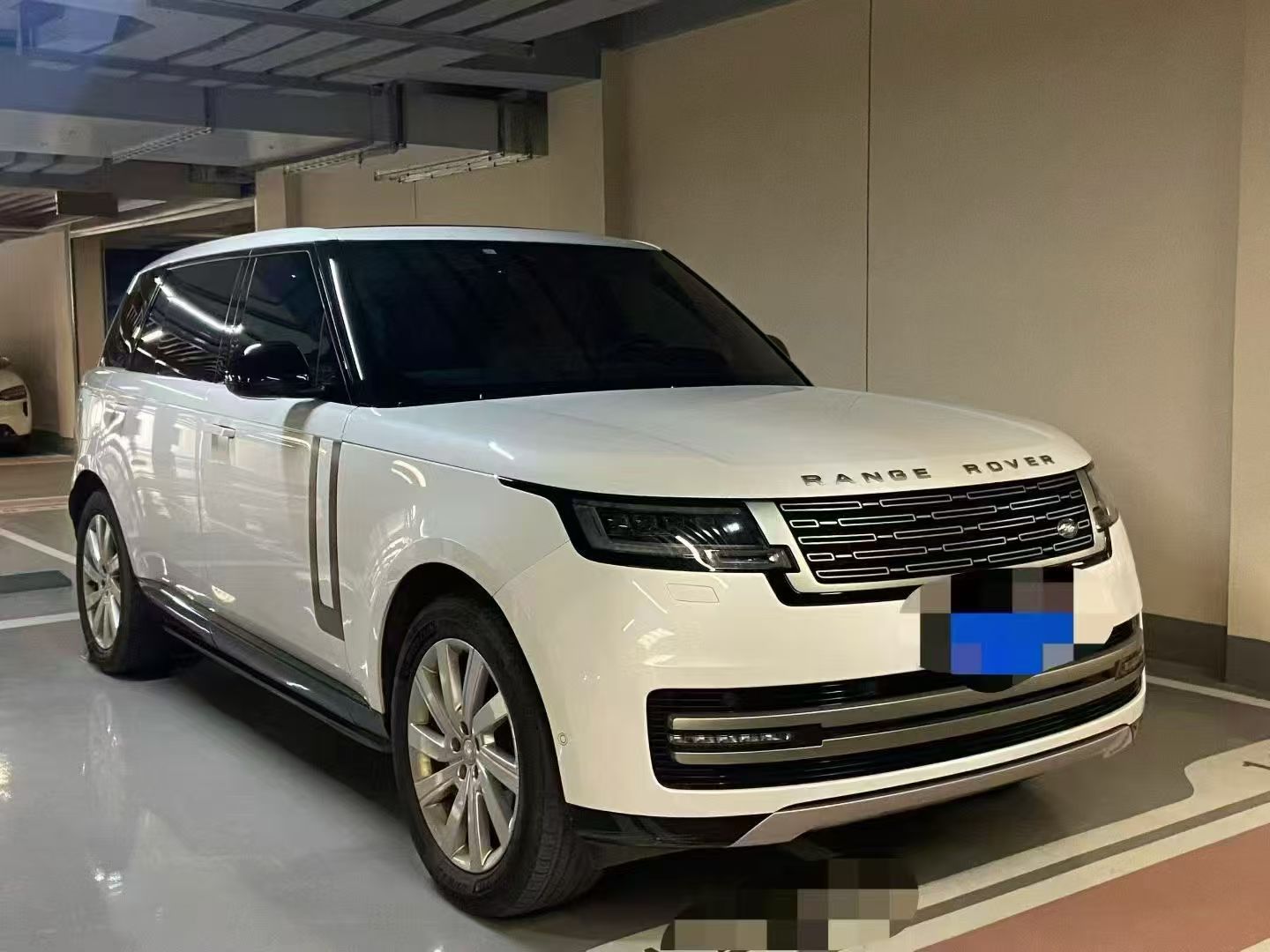 2024款路虎榄胜2024款，3.0  L6  400ps盛世加长版   七座，汽油