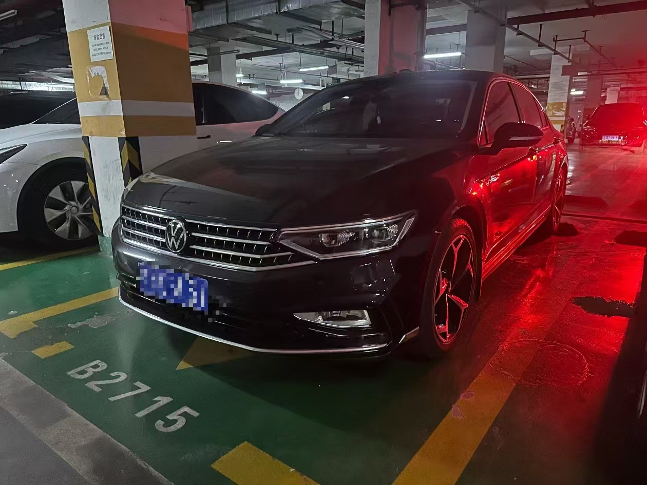 2023款大众迈腾  200万辆纪念版 330TSI DSG豪华型