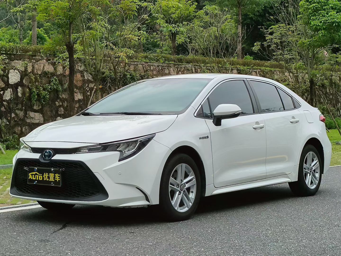 2021款丰田雷凌双擎1.8H领先版